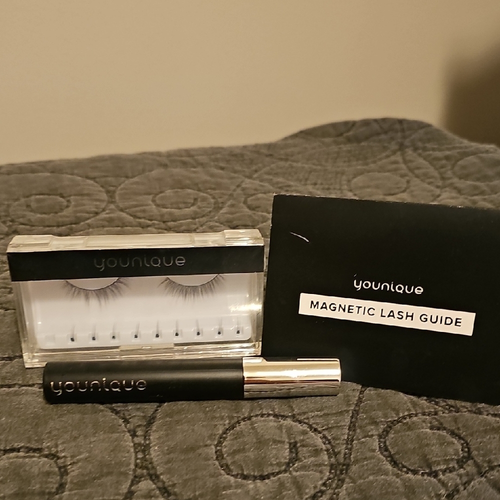 Younique Black Lash Enhancer Mascara